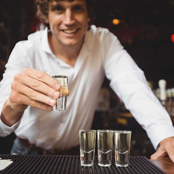 Hospitality leaders y guest bartenders