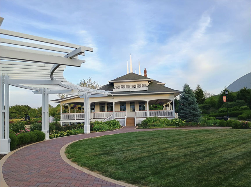 Fachada y ambiente de Rush Pavilion